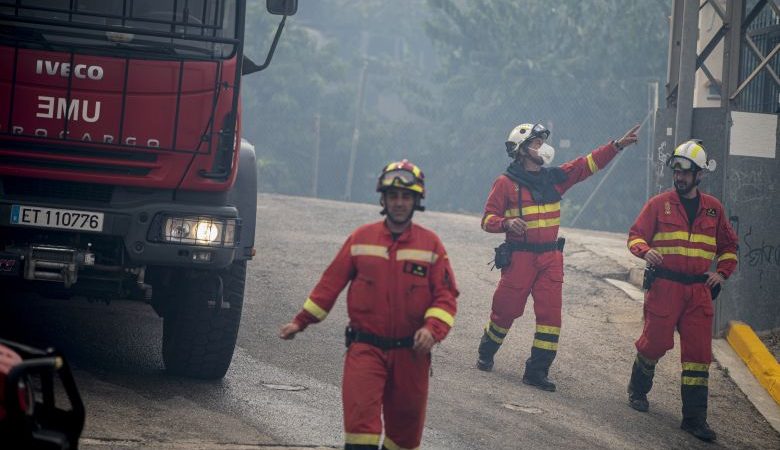 Μάχη με «πύρινους στροβίλους» δίνουν οι πυροσβεστικές δυνάμεις στην βόρεια Ισπανία