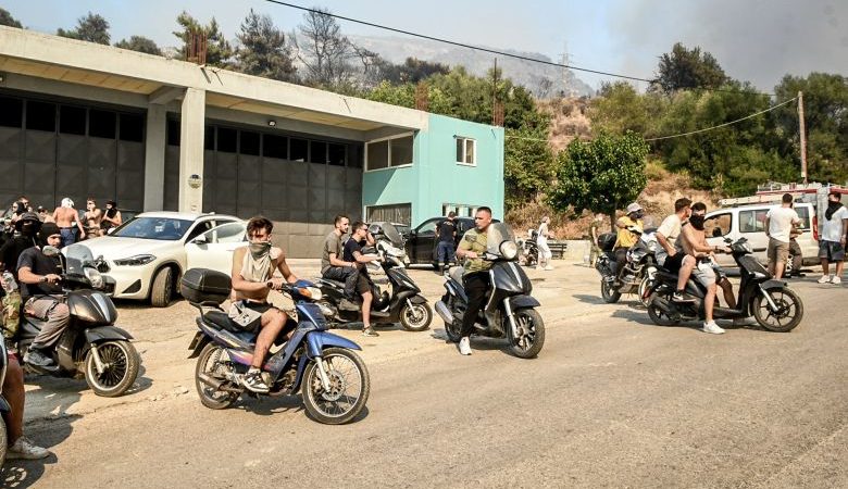 Με οδηγία Δένδια διατίθενται από τις Ένοπλες Δυνάμεις χώροι φιλοξενίας για πυρόπληκτους σε Πάτρα και Μεσολόγγι