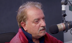 Ο Μιχάλης Μητρούσης απαντάει σε Παύλο Χαϊκάλη: «Μια χαρά είναι το θέατρο. Κρεβάτι το κάνουν όποιοι θέλουν να το κάνουν κρεβάτι»
