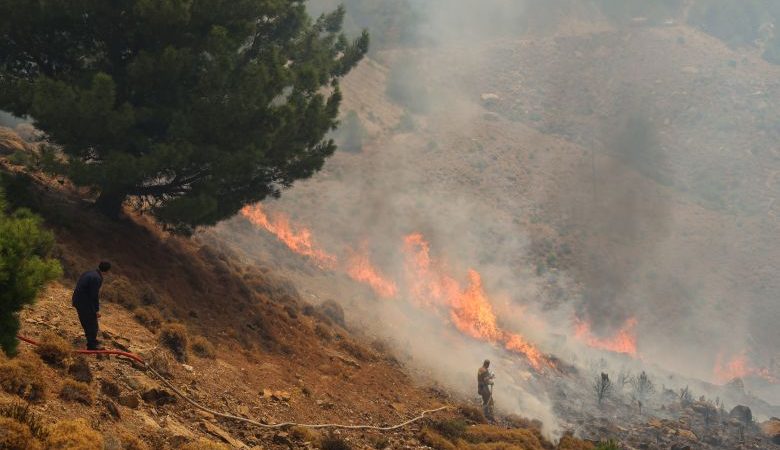 Δύο τα πύρινα μέτωπα στην Χίο – Μήνυμα για εκκένωση της Σπαρτούντας προς Καρδάμυλα
