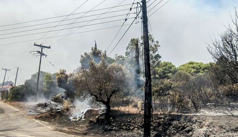Φωτιές σε Ζάκυνθο και Αχαΐα: Νέα μηνύματα του 112 στους κατοίκους
