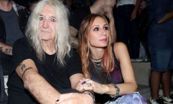 Η σύντροφός του Νίκου Καρβέλα ποζάρει με τον τρίχρονο γιο τους – Το σχόλιο της Άννας Βίσση
