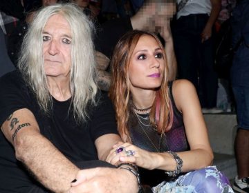 Η σύντροφός του Νίκου Καρβέλα ποζάρει με τον τρίχρονο γιο τους – Το σχόλιο της Άννας Βίσση