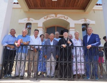 Ο Πατριάρχης Βαρθολομαίος υποδέχθηκε στην Ίμβρο τον πρώην πρωθυπουργό Κώστα Καραμανλή
