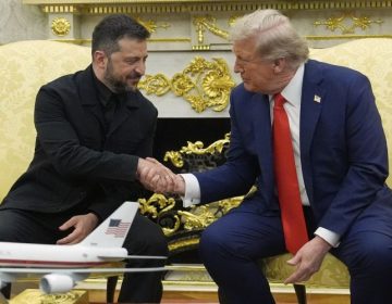 Τραμπ με τον Ζελένσκι δίπλα του: «Οι ΗΠΑ θα εμπλακούν στη μελλοντική ασφάλεια της Ουκρανίας»