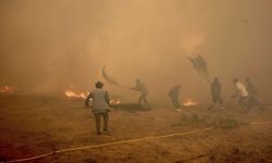 Οι ισχυροί άνεμοι δυσκολεύουν πολύ το έργο των πυροσβεστών στην Ισπανία