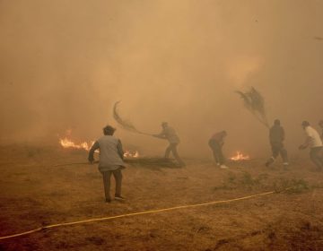 Οι ισχυροί άνεμοι δυσκολεύουν πολύ το έργο των πυροσβεστών στην Ισπανία