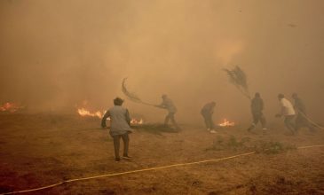 Οι ισχυροί άνεμοι δυσκολεύουν πολύ το έργο των πυροσβεστών στην Ισπανία
