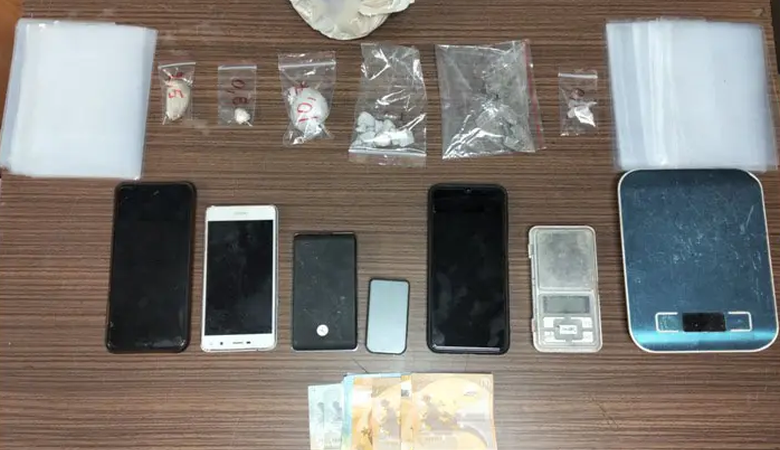 Συνελήφθησαν τρεις άνδρες για κατοχή και διακίνηση ναρκωτικών σε περιοχές της Αττικής