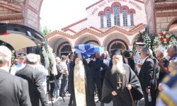 Θλίψη στην κηδεία του πρώην υπουργού Απόστολου Βεσυρόπουλου – Δείτε εικόνες