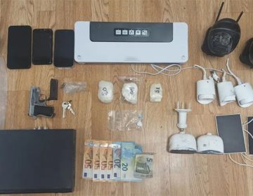 Συνελήφθησαν δύο άντρες στην Αττική για κατοχή και διακίνηση ναρκωτικών