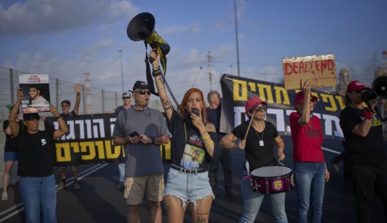 Διαδηλωτές στο Τελ Αβίβ ζητούν συμφωνία για τους ομήρους ενόψει κυβερνητικής συνεδρίασης