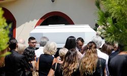 Μεγάλος ο πόνος και πολλά τα «γιατί;» στην κηδεία της Αλεξάνδρας Νικολαΐδου – Δείτε εικόνες
