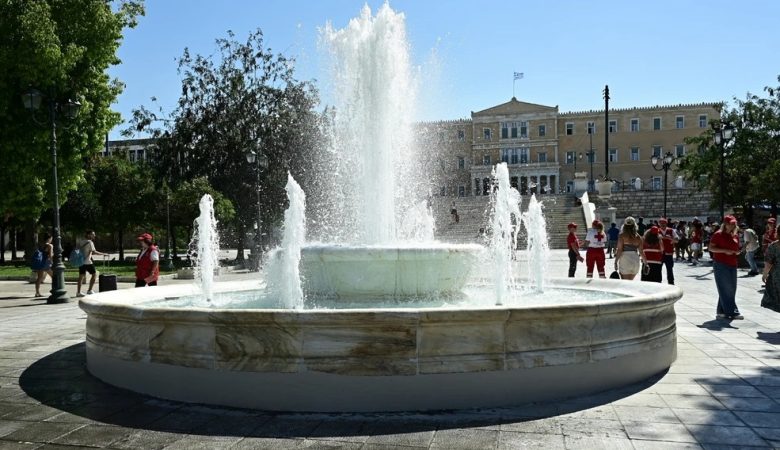 Επαναλειτουργεί το σιντριβάνι στην πλατεία Συντάγματος