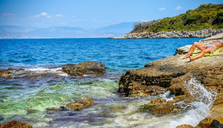 Καιρός: Ηλιοφάνεια με λίγες τοπικές νεφώσεις