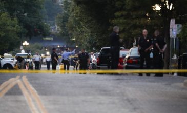 Μακελειό σε σχολείο της Μινεάπολης: Τρεις νεκροί και 20 τραυματίες από πυροβολισμούς – Παιδιά ανάμεσα στα θύματα