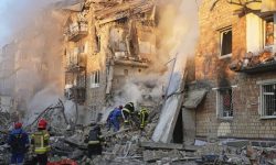 Οι Ρώσοι χτύπησαν σφοδρά το Κίεβο με βαλλιστικούς πυραύλους – Τουλάχιστον τρεις νεκροί και 9 τραυματίες