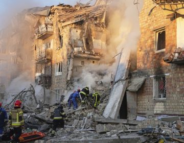 Οι Ρώσοι χτύπησαν σφοδρά το Κίεβο με βαλλιστικούς πυραύλους – Τουλάχιστον τρεις νεκροί και 9 τραυματίες
