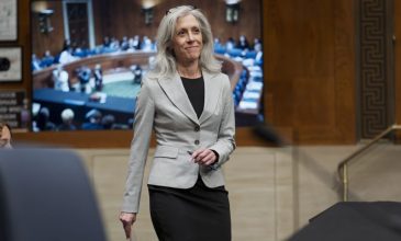 Ο Τραμπ απέπεμψε την διευθύντρια των CDC Μονάρεζ, εβδομάδες αφού ανέλαβε