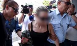 Ποινική δίωξη για κακούργημα στην 45χρονη με την Porsche για το τροχαίο στη Θέρμη  – «Δεν υπάρχει αλκοόλ στο αίμα της» λένε οι δικηγόροι της