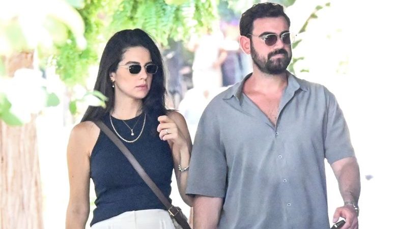 Ο Νίκος Πολυδερόπουλος παντρεύεται την αγαπημένη του, Βαλασία, στην Ρόδο