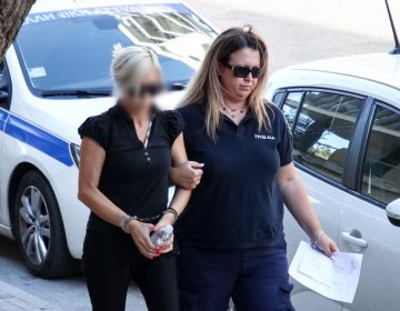 «Δεν αντιλήφθηκα ότι συγκρούστηκα με άλλο όχημα, δεν θυμάμαι τι έγινε» λέει η 45χρονη οδηγός της Porsche