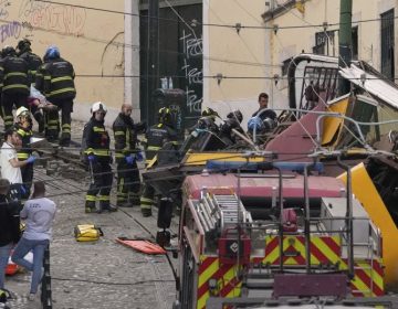 Τραγωδία στην Λισαβόνα: Εκτροχιάστηκε το εμβληματικό τελεφερίκ Γκλόρια – Τουλάχιστον τρεις νεκροί και 20 τραυματίες