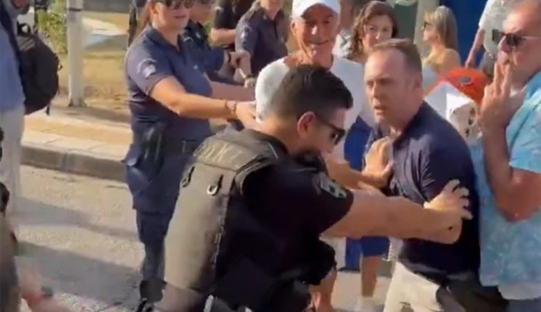 Ένταση με τον Άδωνι Γεωργιάδη στη Δράμα: «Δεν πάω στο νοσοκομείο γιατί με απειλούν ότι θα με πυροβολήσουν»