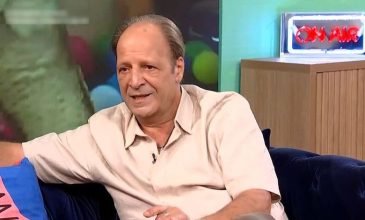 Δημήτρης Αποστόλου για «Δύο Ξένοι»: «Ο Αλέξανδρος Ρήγας αντέδρασε στη Δέσποινα Βανδή, μου έλεγε πάρε την Τάνια Τρύπη»