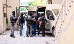 Κρητική μαφία: Ελεύθερος με περιοριστικούς όρους ο αστυνομικός που είχε το παρατσούκλι «γκόμενα» ή «κοπέλα» – Ο διάλογος των μελών της οργάνωσης
