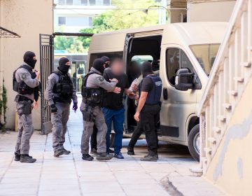 Κρητική μαφία: Ελεύθερος με περιοριστικούς όρους ο αστυνομικός που είχε το παρατσούκλι «γκόμενα» ή «κοπέλα» – Ο διάλογος των μελών της οργάνωσης