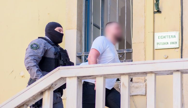 Κρητική μαφία: Απολογούνται οι κατηγορούμενοι για εκβιασμούς, παράνομη αγοραπωλησία εκκλησιαστικής περιουσίας, απόπειρες δωροδοκίας