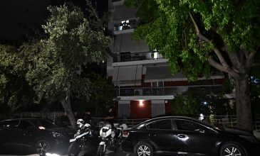 Θρίλερ στο Νέο Κόσμο: Βρέθηκαν νεκροί άνδρας και γυναίκα – Δίπλα τους υπήρχαν όπλο και κάλυκες