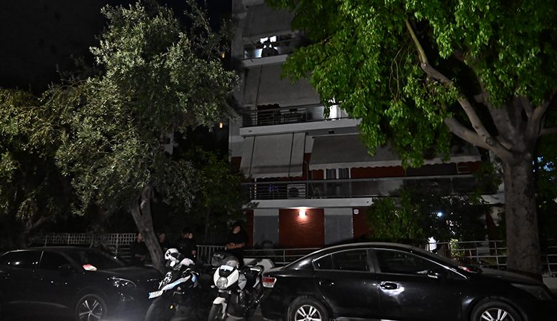 Θρίλερ στο Νέο Κόσμο: Βρέθηκαν νεκροί άνδρας και γυναίκα – Δίπλα τους υπήρχαν όπλο και κάλυκες