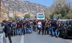 Αγροτοκτηνοτρόφοι έκλεισαν τον ΒΟΑΚ στο ύψος του Αεροδρομίου «Ν. Καζαντζάκης»