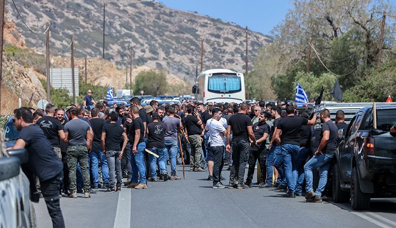 Αγροτοκτηνοτρόφοι έκλεισαν τον ΒΟΑΚ στο ύψος του Αεροδρομίου «Ν. Καζαντζάκης»