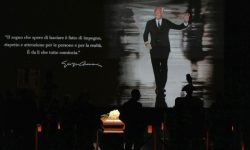 Σε λαϊκό προσκύνημα η σορός του διάσημου σχεδιαστή μόδας Τζόρτζιο Αρμάνι