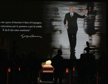Σε λαϊκό προσκύνημα η σορός του διάσημου σχεδιαστή μόδας Τζόρτζιο Αρμάνι