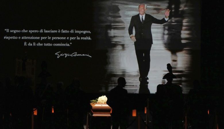 Σε λαϊκό προσκύνημα η σορός του διάσημου σχεδιαστή μόδας Τζόρτζιο Αρμάνι