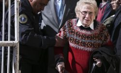 Η Ρόσα Ροϊσινμπλίτ, εμβληματική Γιαγιά της Πλατείας Μαΐου, πεθαίνει στα 106 της χρόνια
