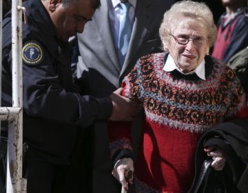 Η Ρόσα Ροϊσινμπλίτ, εμβληματική Γιαγιά της Πλατείας Μαΐου, πεθαίνει στα 106 της χρόνια