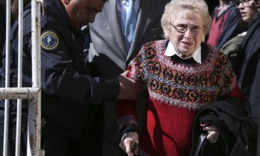 Η Ρόσα Ροϊσινμπλίτ, εμβληματική Γιαγιά της Πλατείας Μαΐου, πεθαίνει στα 106 της χρόνια