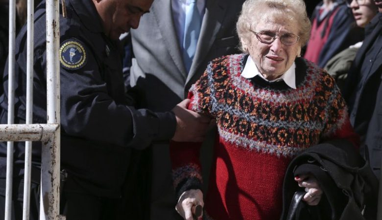 Η Ρόσα Ροϊσινμπλίτ, εμβληματική Γιαγιά της Πλατείας Μαΐου, πεθαίνει στα 106 της χρόνια