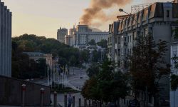 Στις φλόγες η έδρα της κυβέρνησης της Ουκρανίας στο Κίεβο – Η πρωτεύουσα έγινε στόχος εκτεταμένης επιδρομής drones
