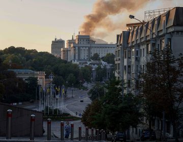 Στις φλόγες η έδρα της κυβέρνησης της Ουκρανίας στο Κίεβο – Η πρωτεύουσα έγινε στόχος εκτεταμένης επιδρομής drones