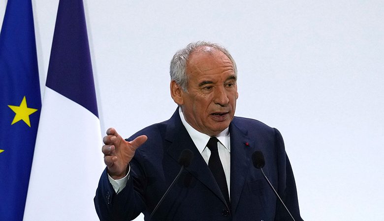 Κρίση στην Γαλλία: Έπεσε η κυβέρνηση Μπαϊρού από την εθνοσυνέλευση – Νέο πρωθυπουργό θα ορίσει ο Μακρόν