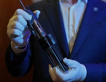 Το φωτόσπαθο του Darth Vader από την ταινία «Η Αυτοκρατορία Αντεπιτίθεται» πωλήθηκε 3,6 εκατομμύρια δολάρια