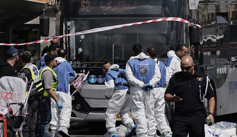 Νεκροί οι δράστες της επίθεσης στην Ιερουσαλήμ – Σκότωσαν 6 άτομα σε στάση λεωφορείου