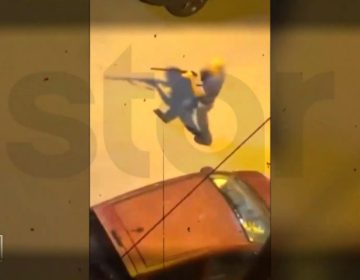 Σοκ στη Θεσσαλονίκη: Άνδρας απείλησε με καραμπίνα παιδιά επειδή έκαναν φασαρία