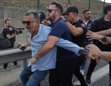Συγκρούσεις στην Τουρκία μεταξύ αστυνομίας και βουλευτών των Ρεπουμπλικανών